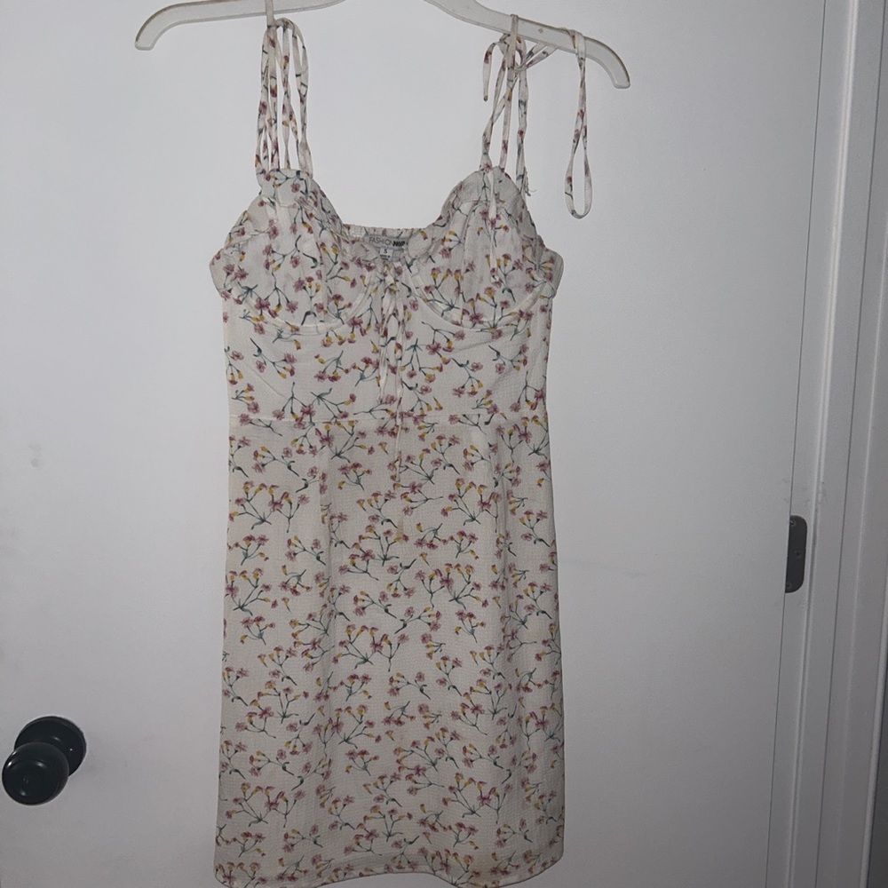 Fashion nova floral dress fits amazing